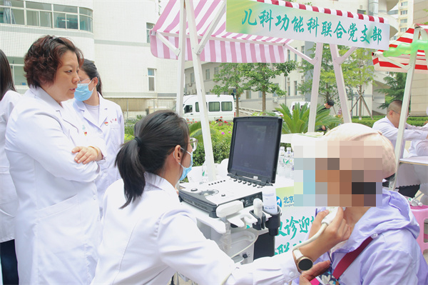 儿科功能科党支部(功能科)义诊.jpg