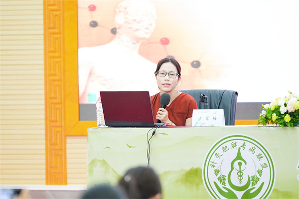梁翠梅.jpg 梁翠梅.jpg