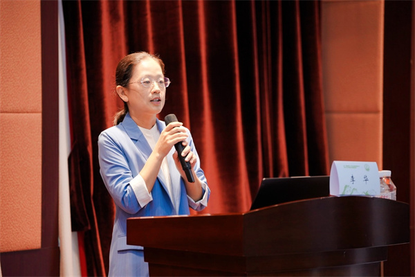李华.jpg 李华.jpg
