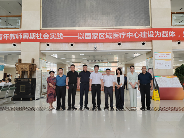商院长与众人合影.jpg 商院长与众人合影.jpg