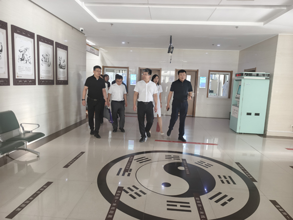 商院长调研治未病中心.jpg 商院长调研治未病中心.jpg