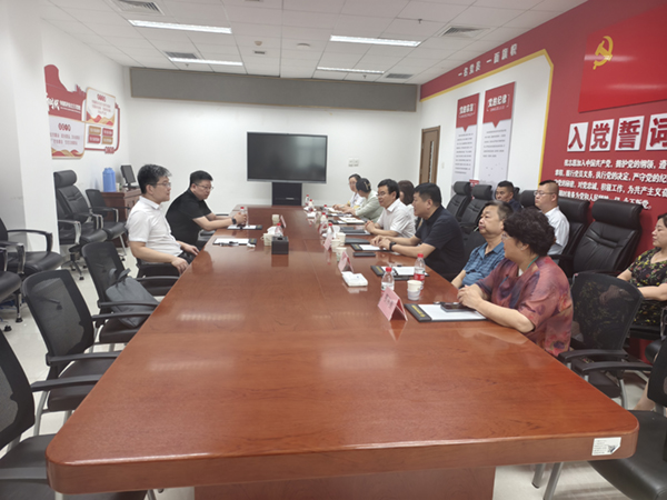 商院长参加座谈会 (1).jpg 商院长参加座谈会 (1).jpg