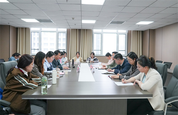 4 学生代表发言交流.JPG 4 学生代表发言交流.JPG