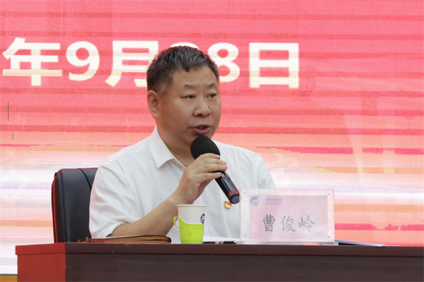 曹俊岭.jpg 曹俊岭.jpg
